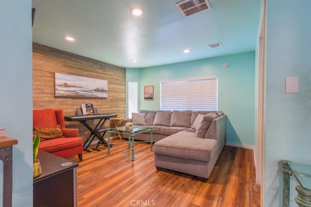 23500 The Old Road, Unit 35 Newhall, CA 91321 - Photo 5 of 43 a living room with furniture and a wooden floor