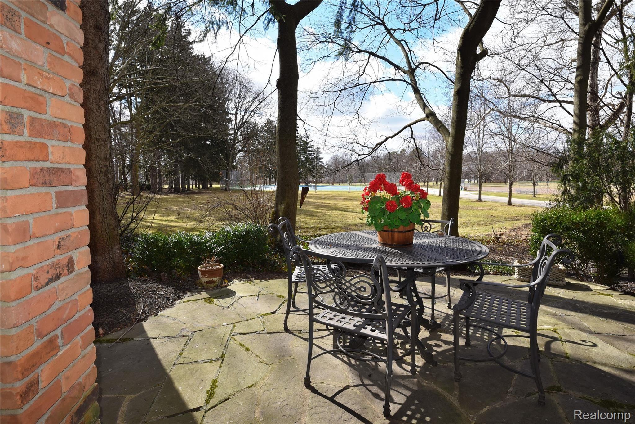 492 Rivenoak Street Birmingham, MI 48009 - Photo 35 of 40 492 Rivenoak _35.JPG