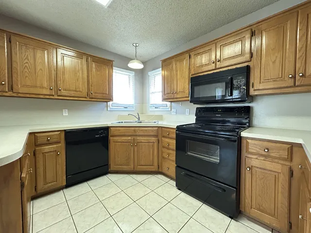 $1,600 | 101 Utica Avenue, Lubbock, TX 79416