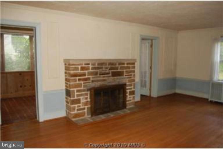 210 Cedarcroft Road Baltimore, MD 21212 - Photo 12 of 21 Living Room