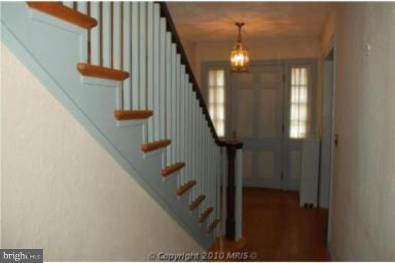 210 Cedarcroft Road Baltimore, MD 21212 - Photo 7 of 21 Entrance / Foyer