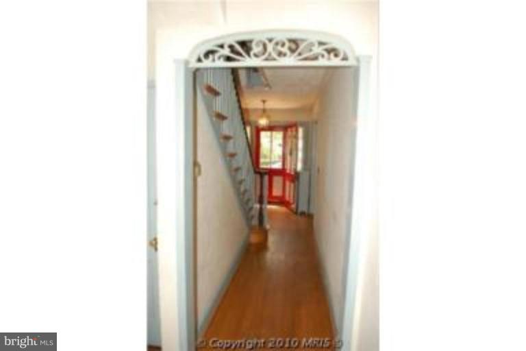 210 Cedarcroft Road Baltimore, MD 21212 - Photo 8 of 21 Hallway