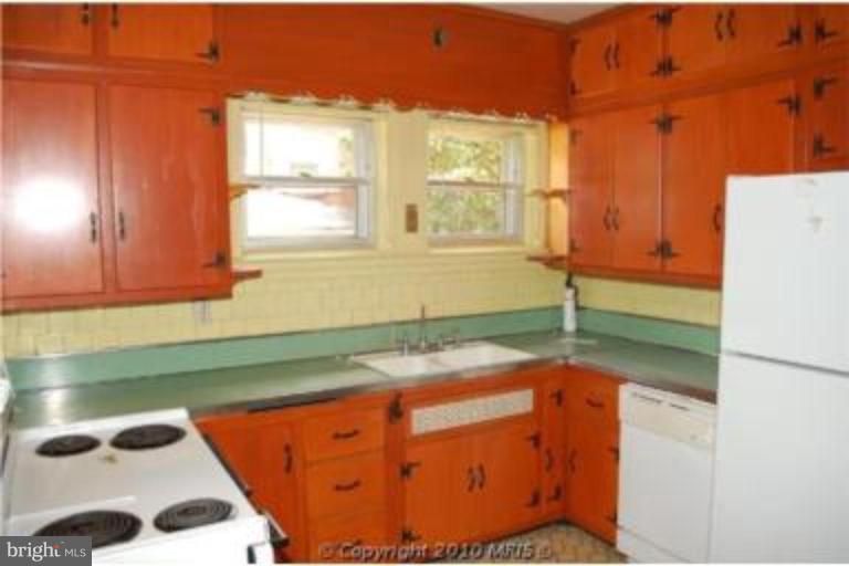 210 Cedarcroft Road Baltimore, MD 21212 - Photo 9 of 21 Kitchen