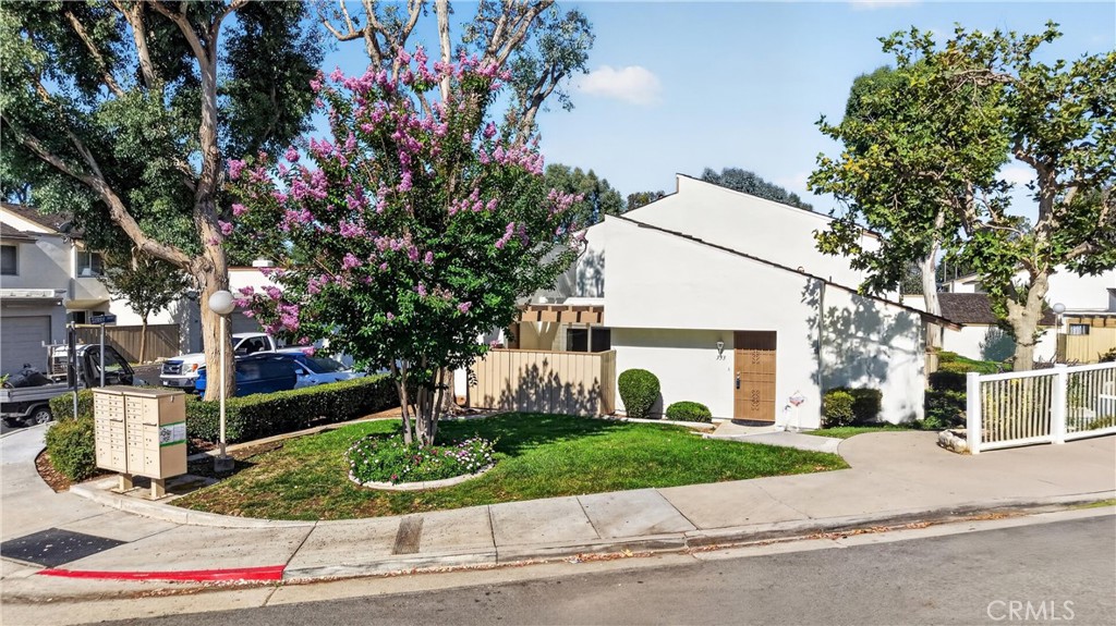 333 Surry Court Brea, CA 92821 - Photo 3 of 38