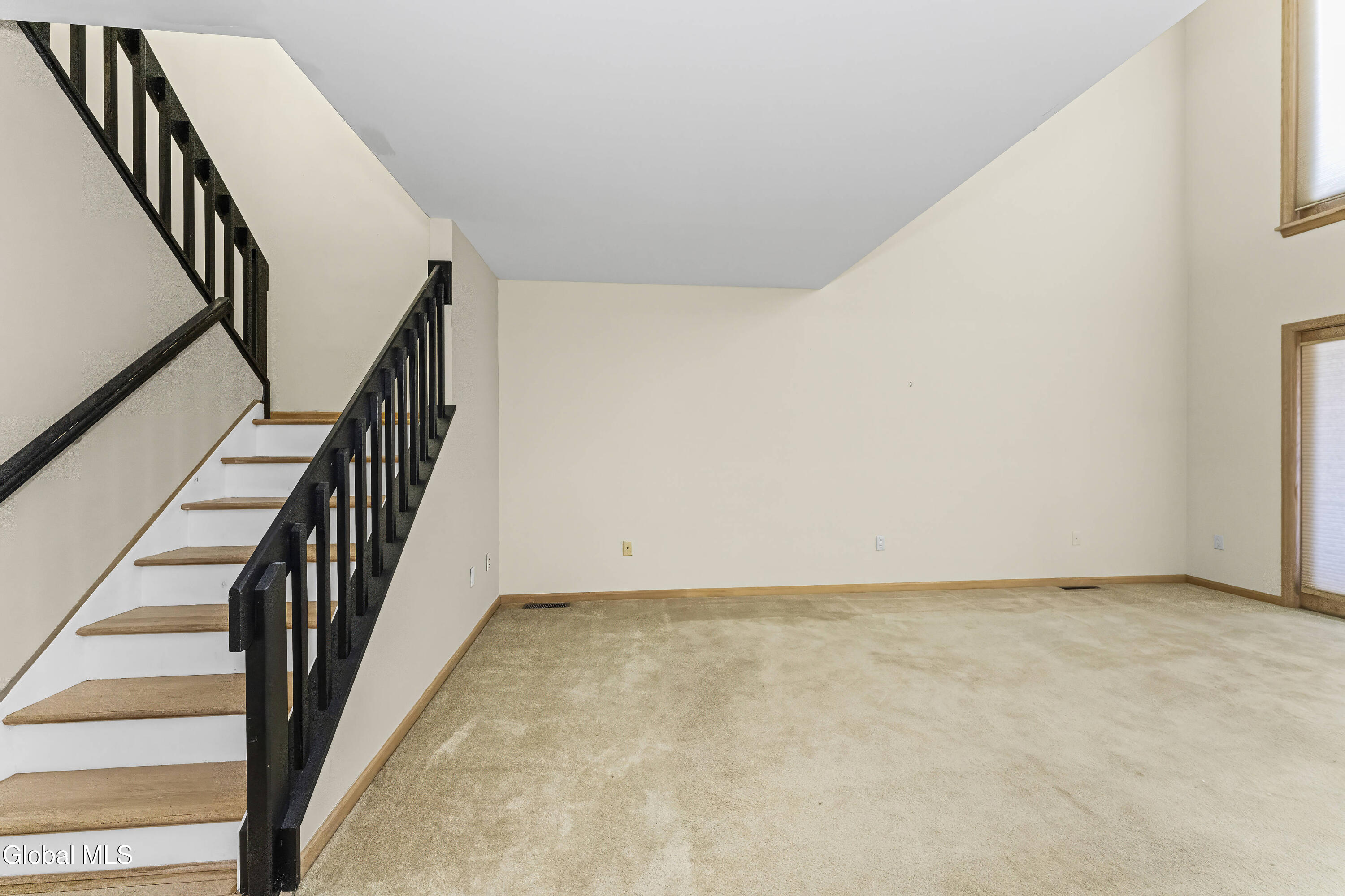 3 Pine Ridge Road Saratoga Springs, NY 12866 - Photo 6 of 51 2 Livingroom 1