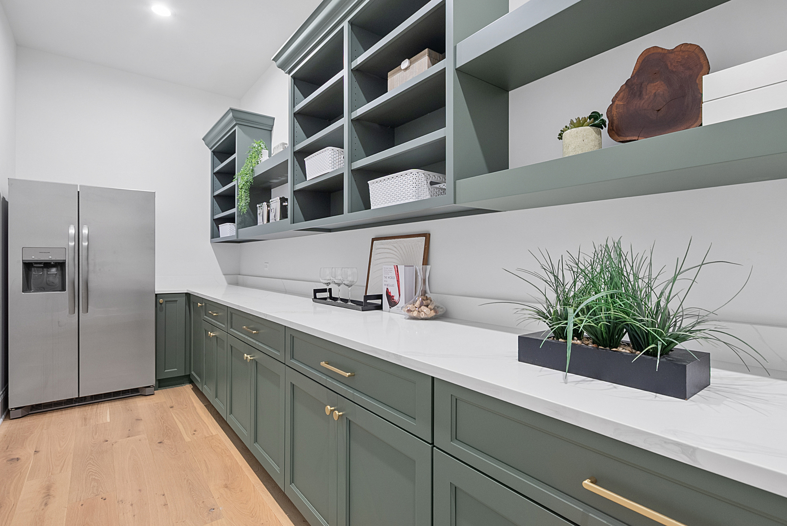 10940 German Church Road La Grange, IL 60525 - Photo 20 of 40 a kitchen with a potted plant on the counter and cabinets