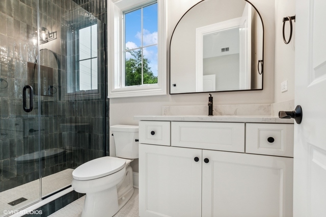 10940 German Church Road La Grange, IL 60525 - Photo 36 of 40 a bathroom with a sink a toilet and shower
