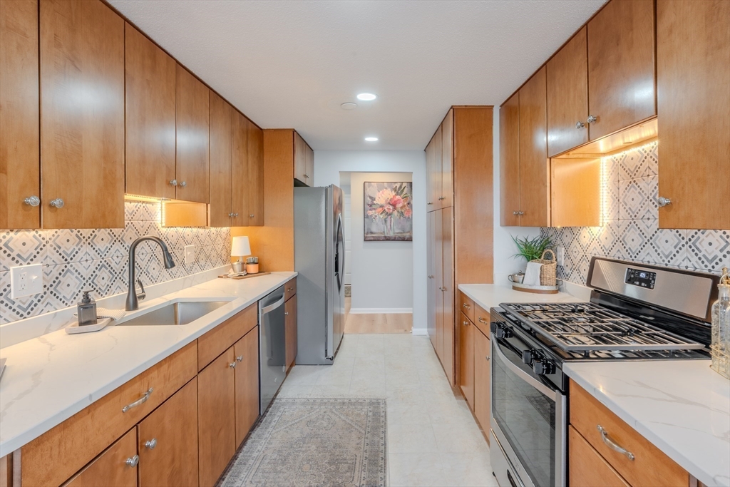 255 North Road, Unit 200 Chelmsford, MA 01824 - Photo 11 of 33