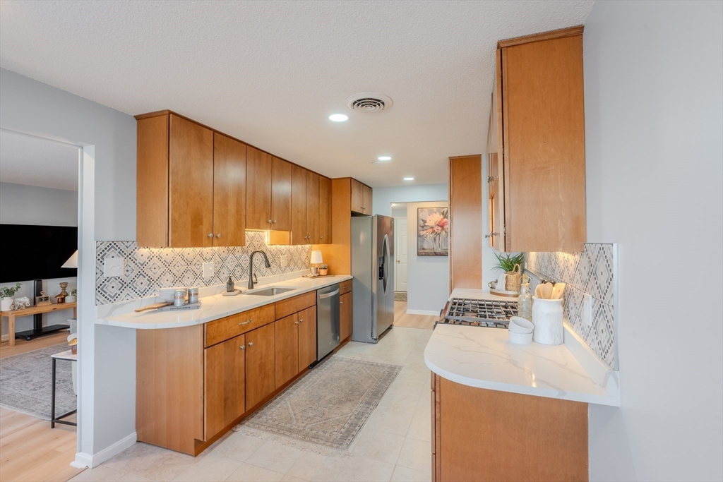 255 North Road, Unit 200 Chelmsford, MA 01824 - Photo 10 of 33