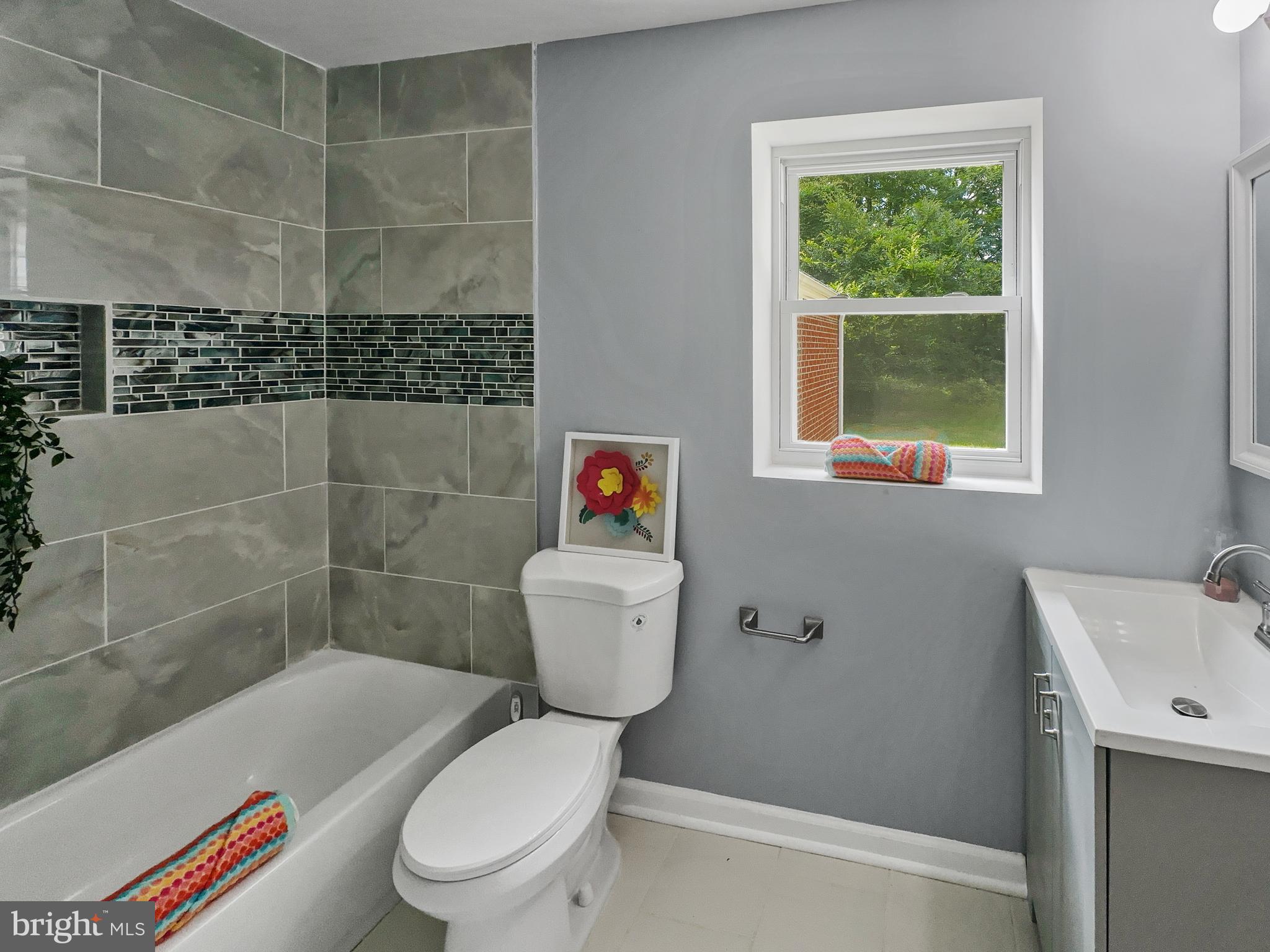 11236 McCubbin Avenue Upper Falls, MD 21156 - Photo 13 of 42 Hall Bathroom w/Tub