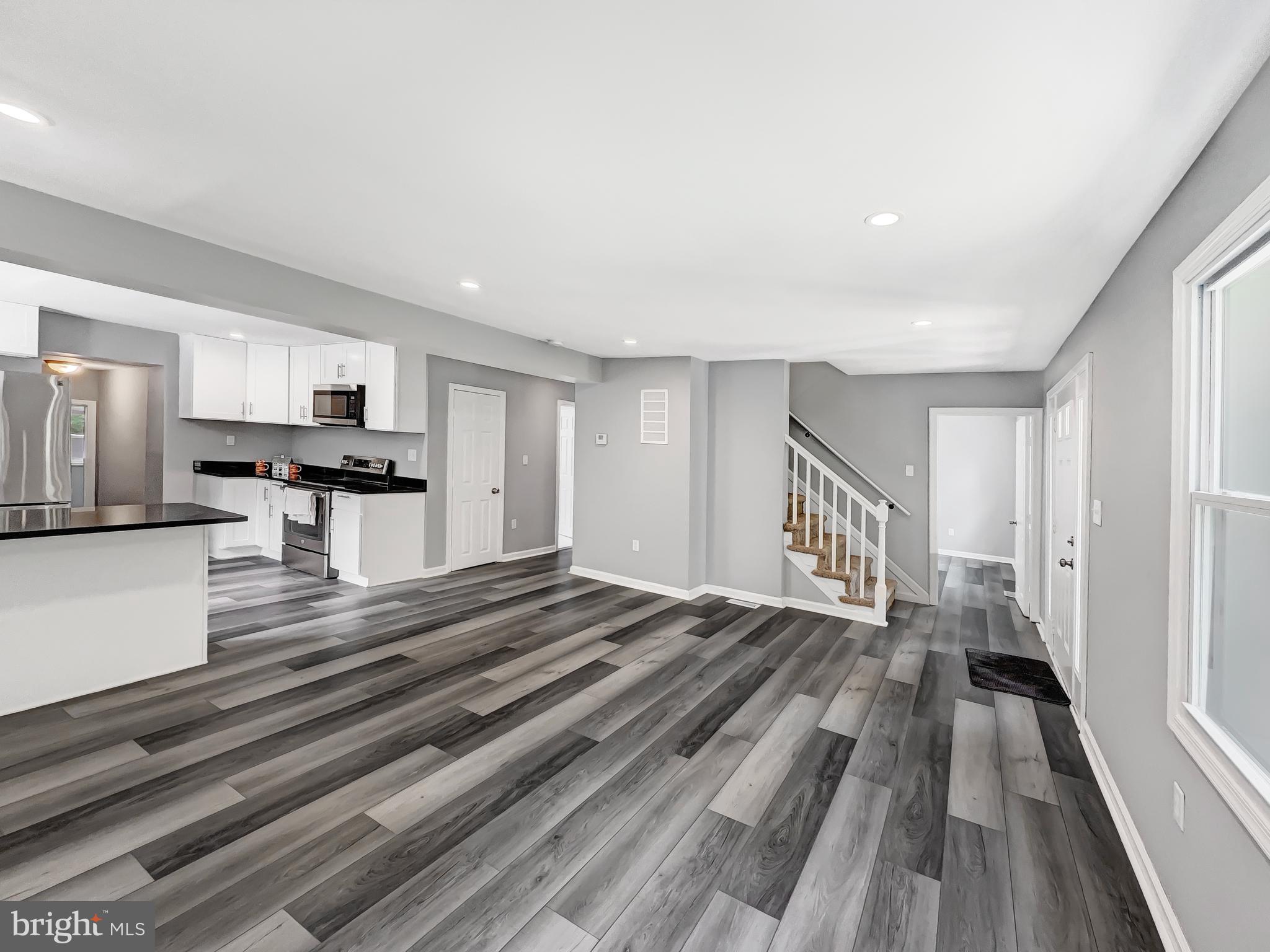 11236 McCubbin Avenue Upper Falls, MD 21156 - Photo 5 of 42 Living Room
