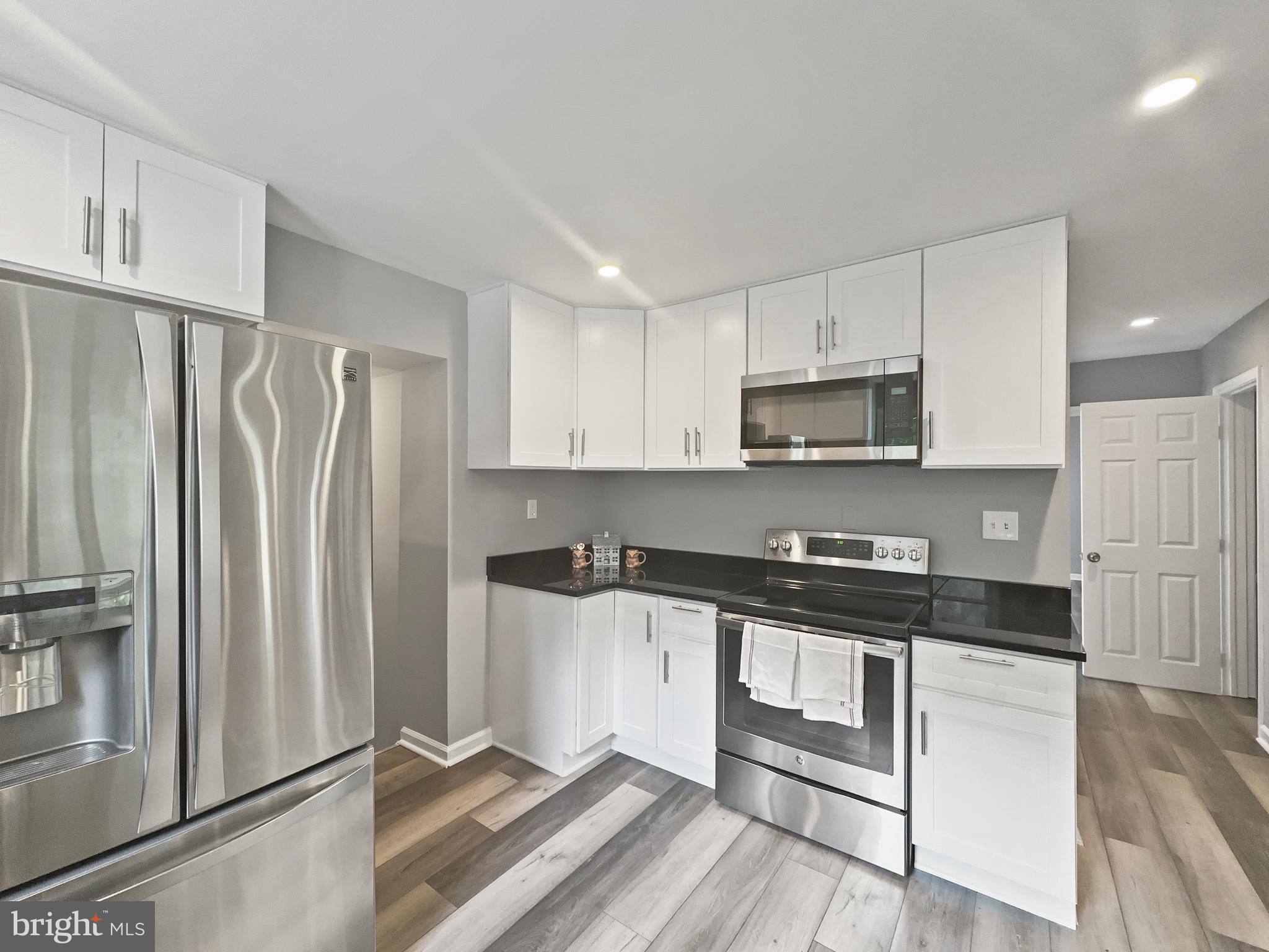 11236 McCubbin Avenue Upper Falls, MD 21156 - Photo 8 of 42 Kitchen - stainless steel appliances