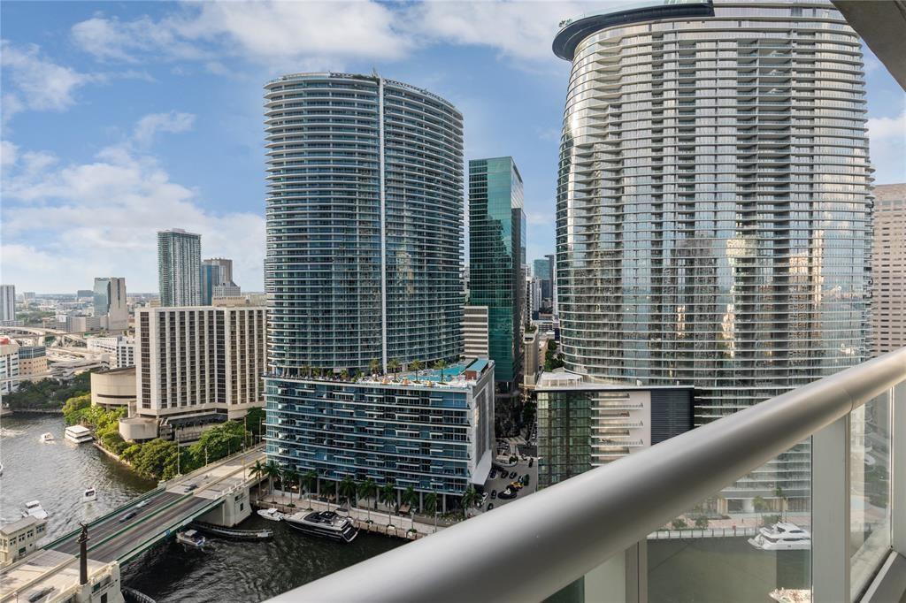 465 Brickell Avenue, Unit 2706 Miami, FL 33131 - Photo 17 of 26 a view of balcony with a potted plant