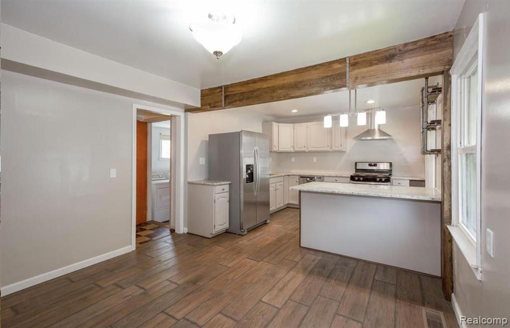 3104 Starr Road Royal Oak, MI 48073 - Photo 4 of 24