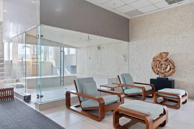 $680,000 | 92 Southwest 3rd Street, Unit 4704, Miami, FL 33130