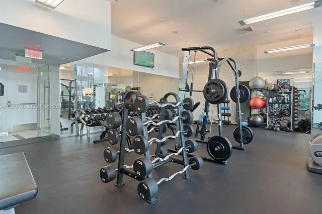 $680,000 | 92 Southwest 3rd Street, Unit 4704, Miami, FL 33130