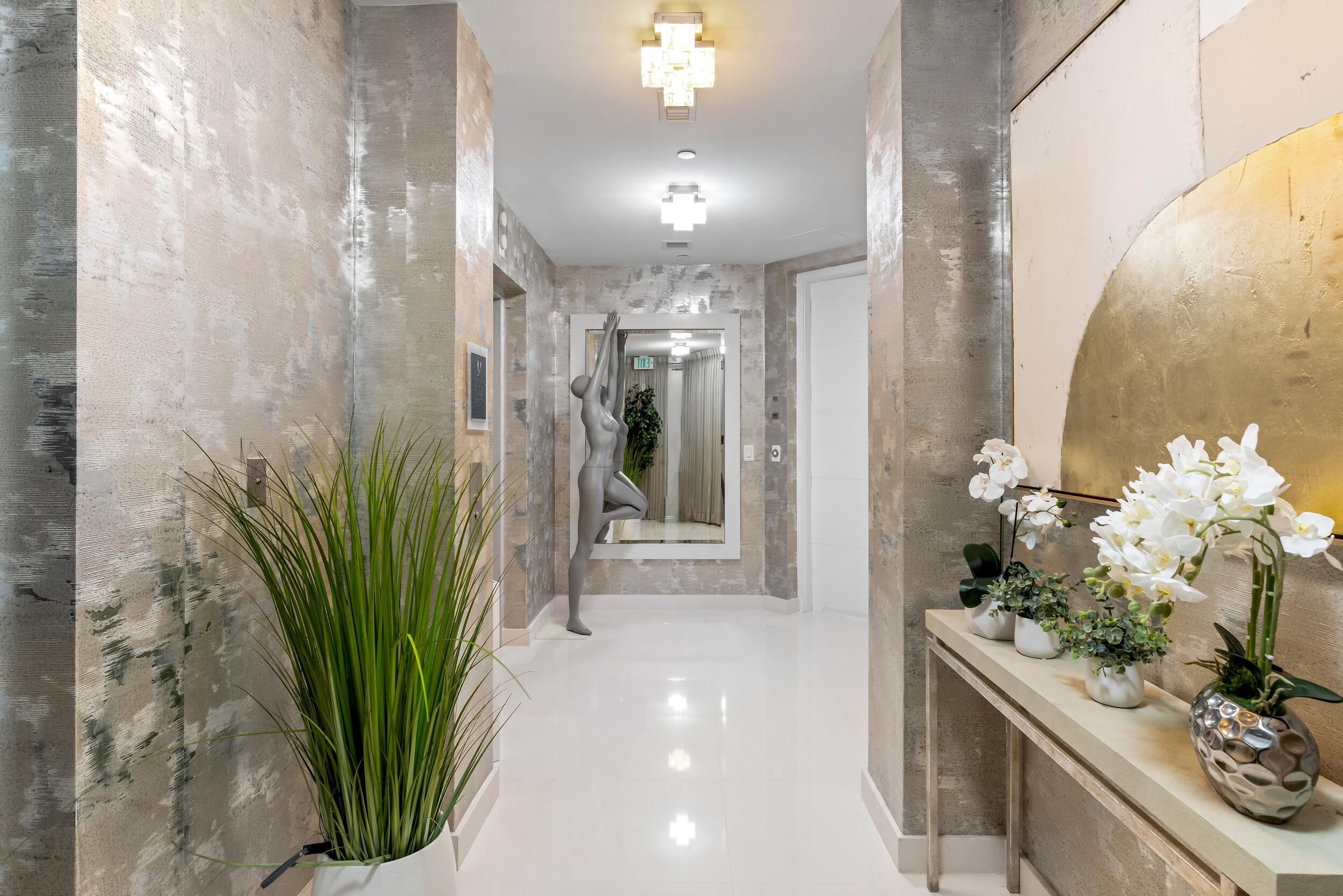 1000 South Ocean Boulevard, Unit 308 Boca Raton, FL 33432 - Photo 35 of 45 Foyer