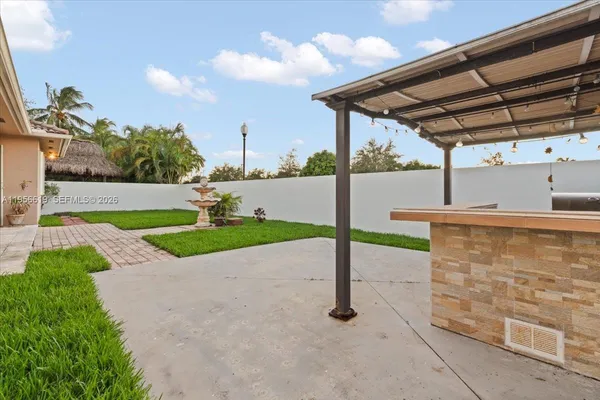 $1,100,000 | 16640 Northwest 86th Court, Miami Lakes, FL 33016