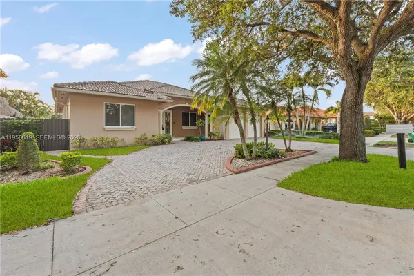$1,050,000 | 16640 Northwest 86th Court, Miami Lakes, FL 33016