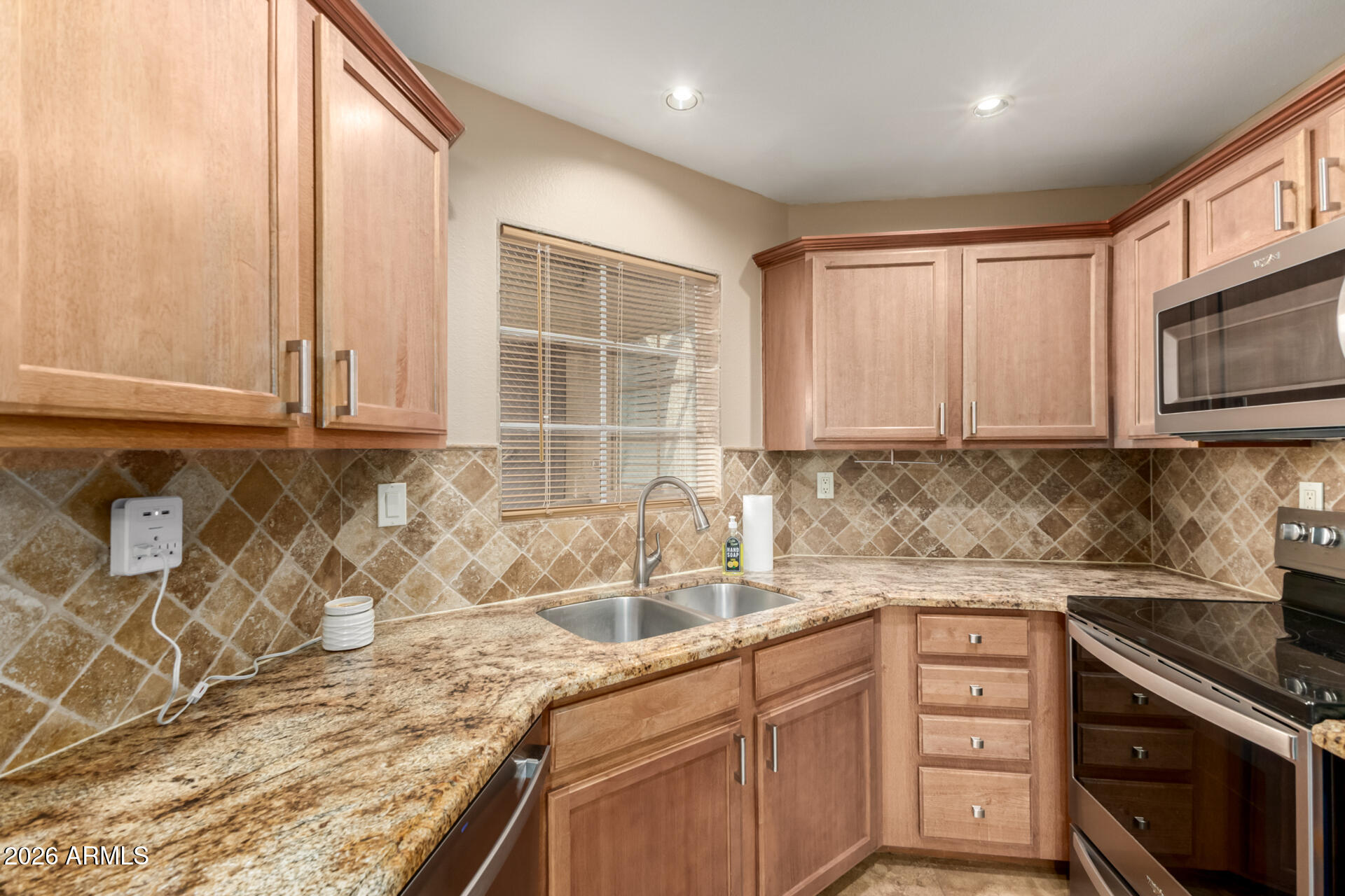 3845 East Greenway Road, Unit 211 Phoenix, AZ 85032 - Photo 7 of 31 09 Greenway 211