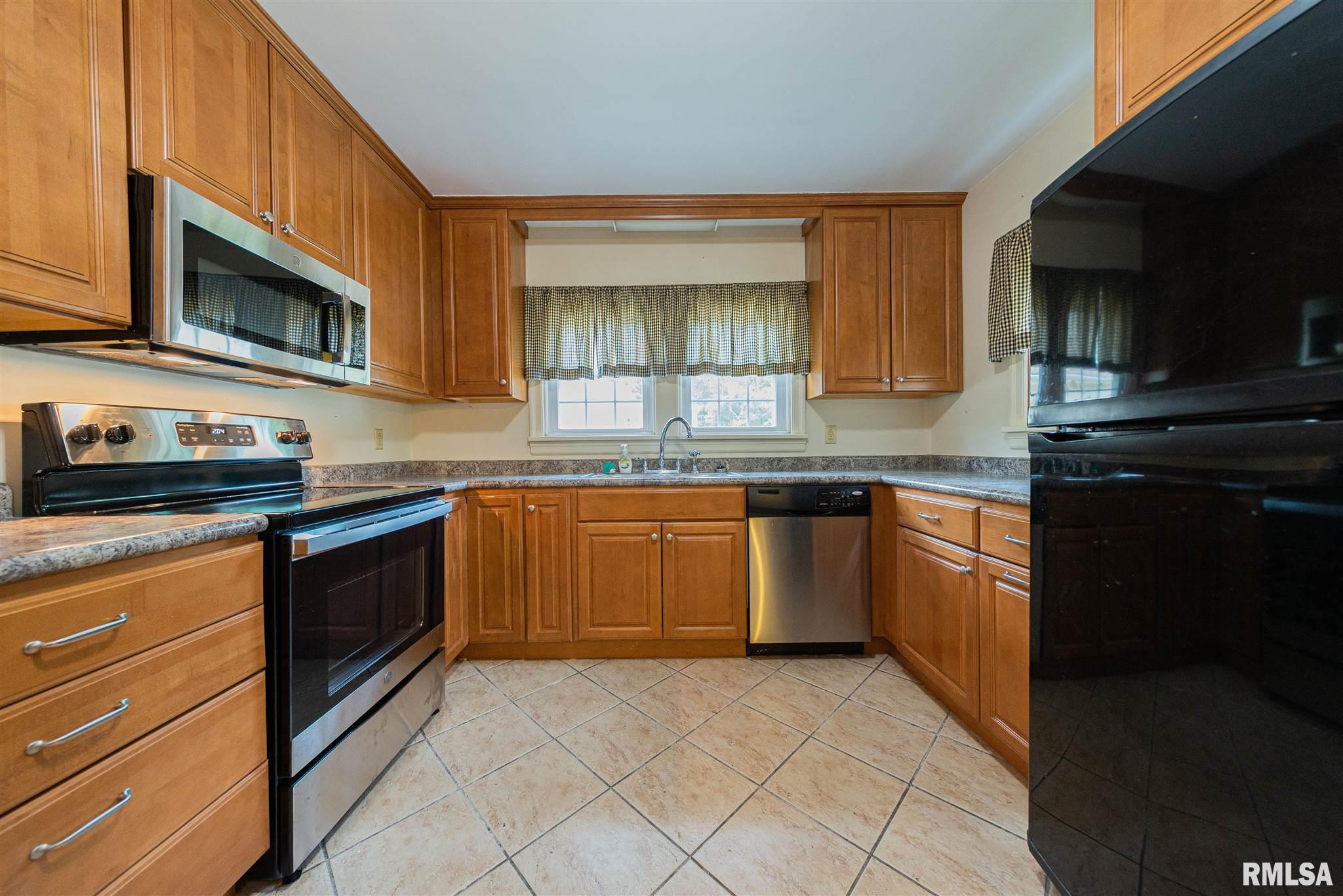 1708 Salem Road Mount Vernon, IL 62864 - Photo 16 of 28 Gallery Image 16