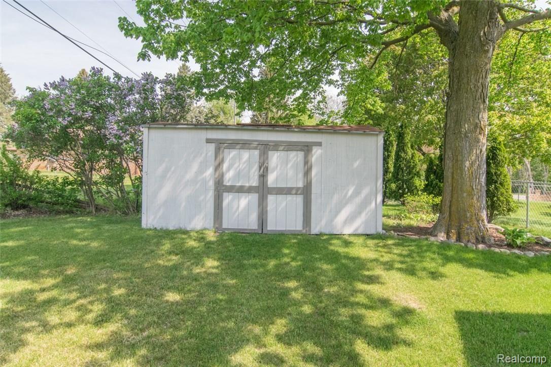 6851 Clintonville Road Clarkston, MI 48348 - Photo 45 of 51 DSC_0058.jpg
