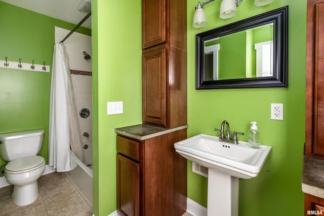 $299,900 | 1591 North Reed Station Road, Carbondale, IL 62901