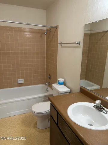 a view of a window in an empty room