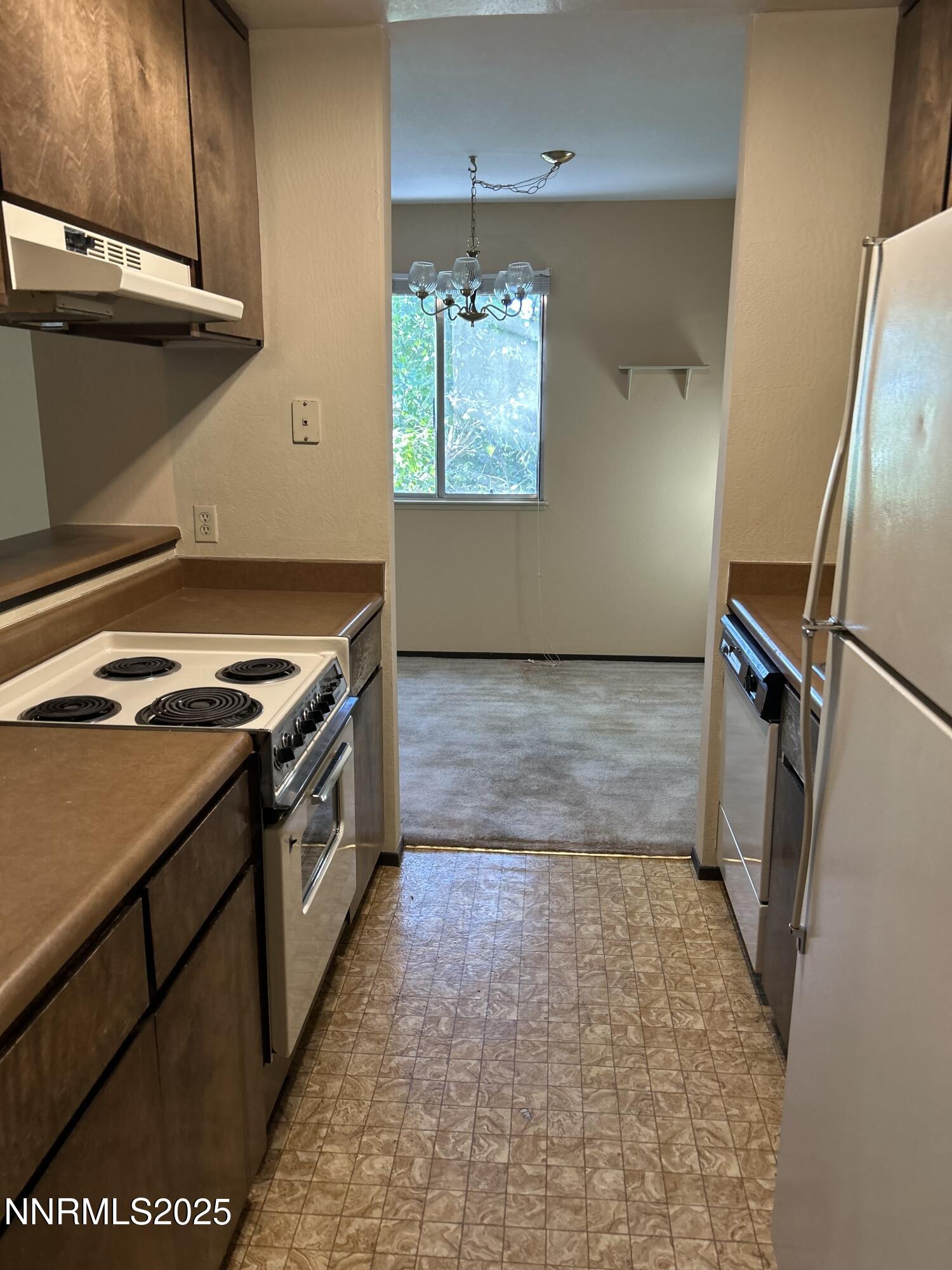 1000 Beck Drive, Unit 361 Reno, NV 89509 - Photo 4 of 32 a kitchen with a stove and a window