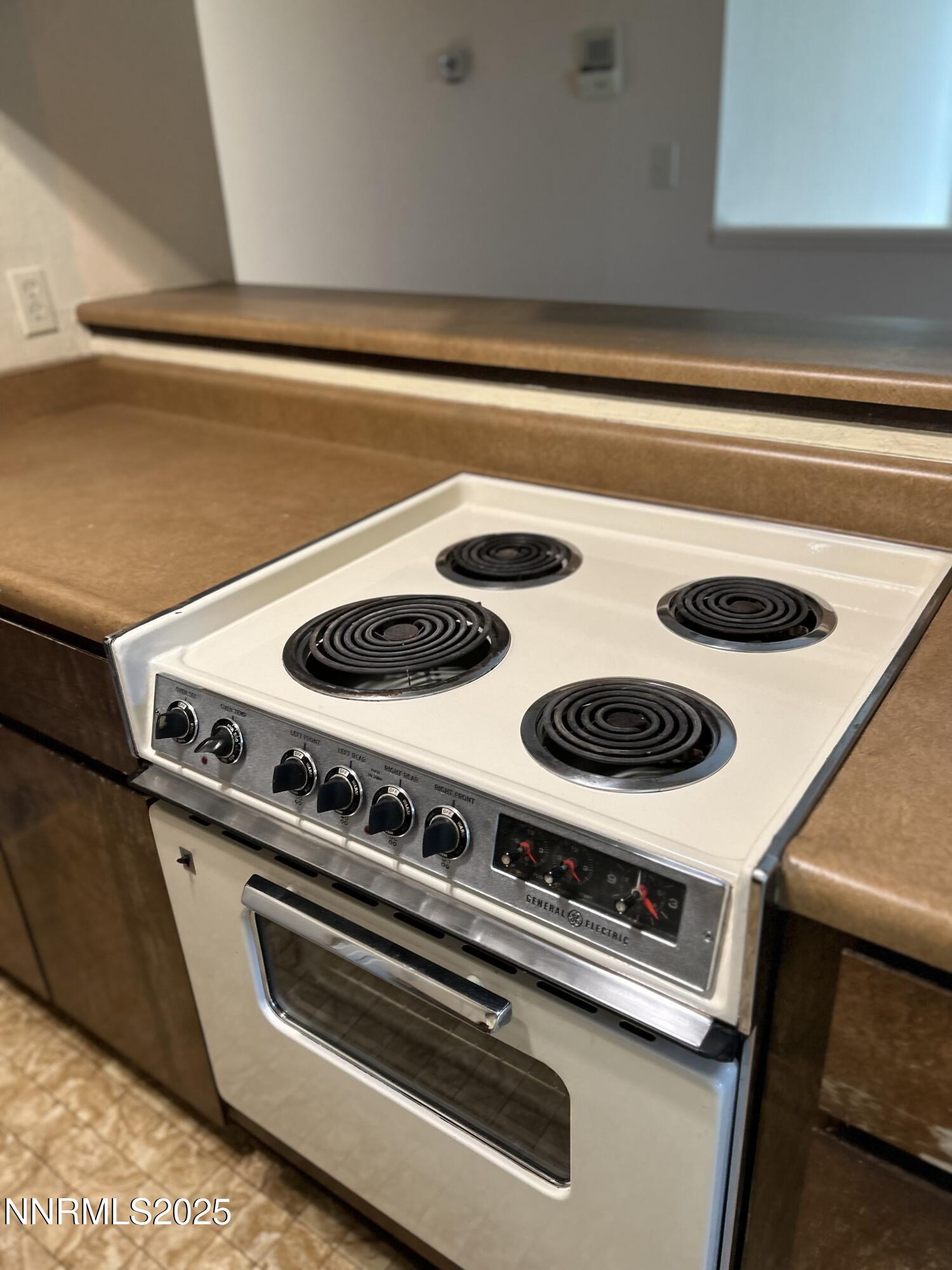 1000 Beck Drive, Unit 361 Reno, NV 89509 - Photo 7 of 32 a close view of stove a microwave and a stove