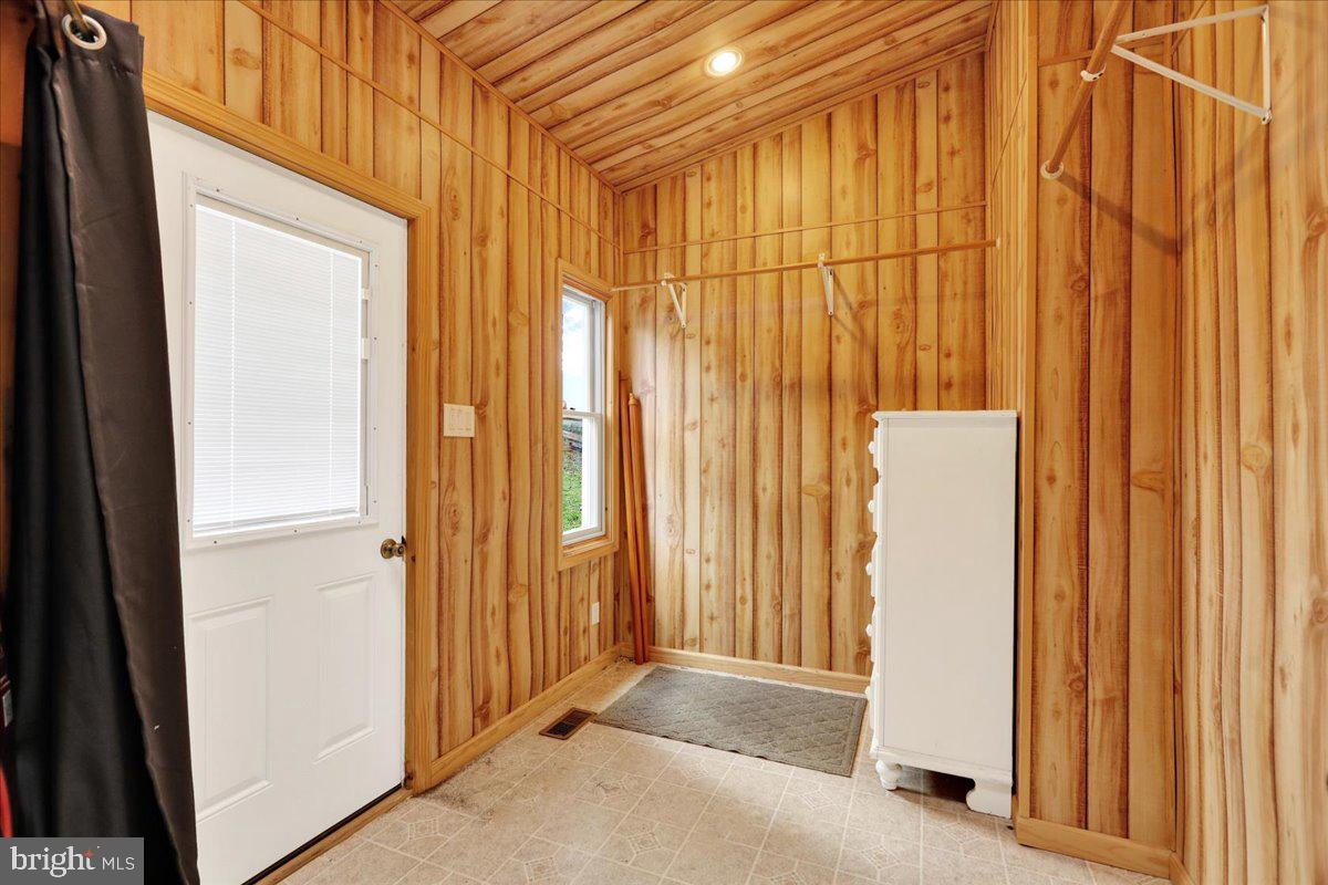 319 Rivervale Road Reading, PA 19605 - Photo 3 of 49