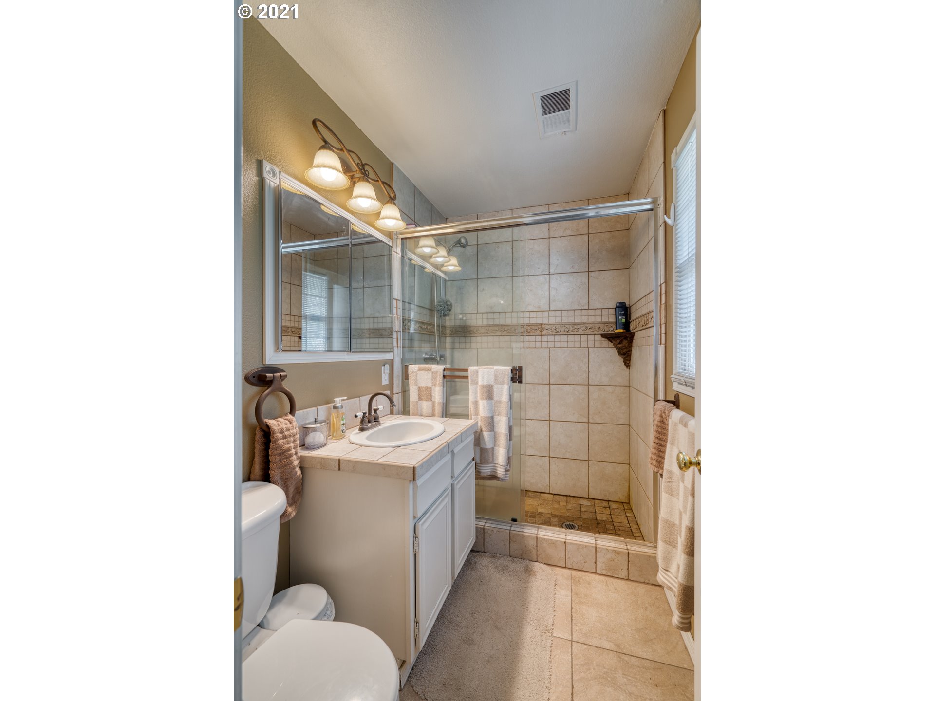 19382 Indian Summer Road Bend, OR 97702 - Photo 5 of 23 a bathroom with a sink toilet and shower
