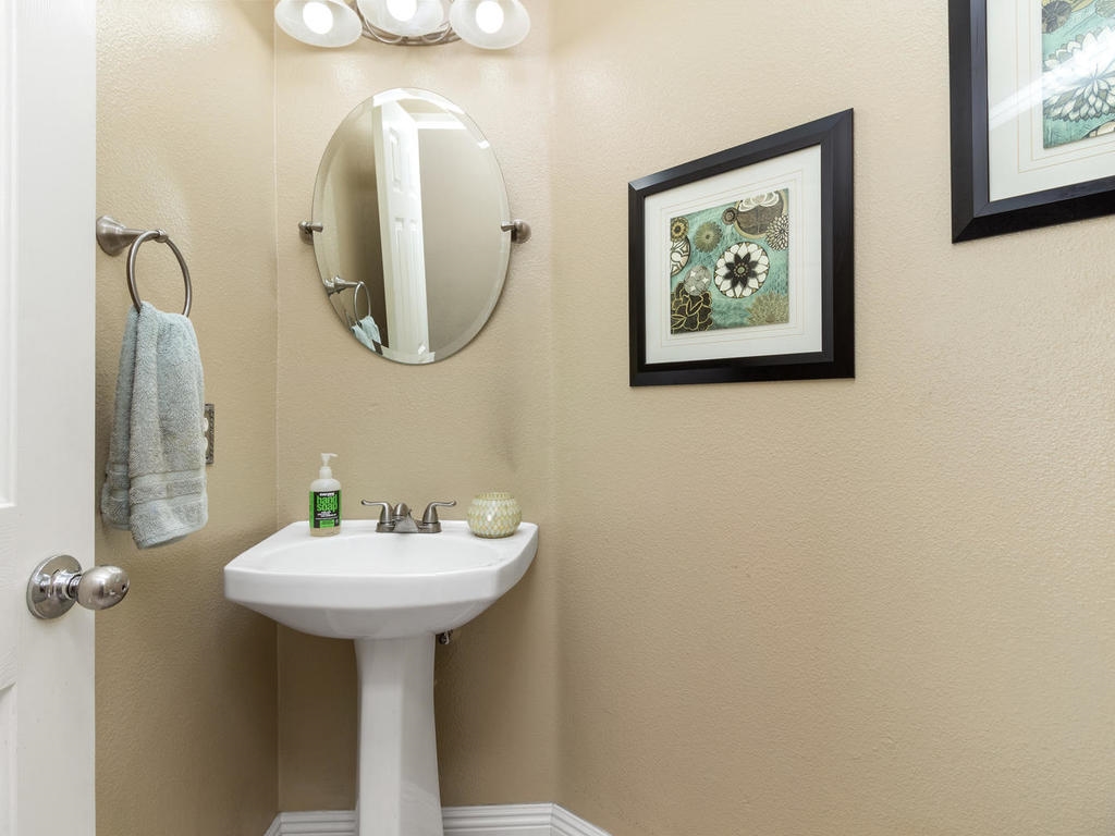 1813 Key Largo Road Vista, CA 92081 - Photo 8 of 25 Gallery Image 8