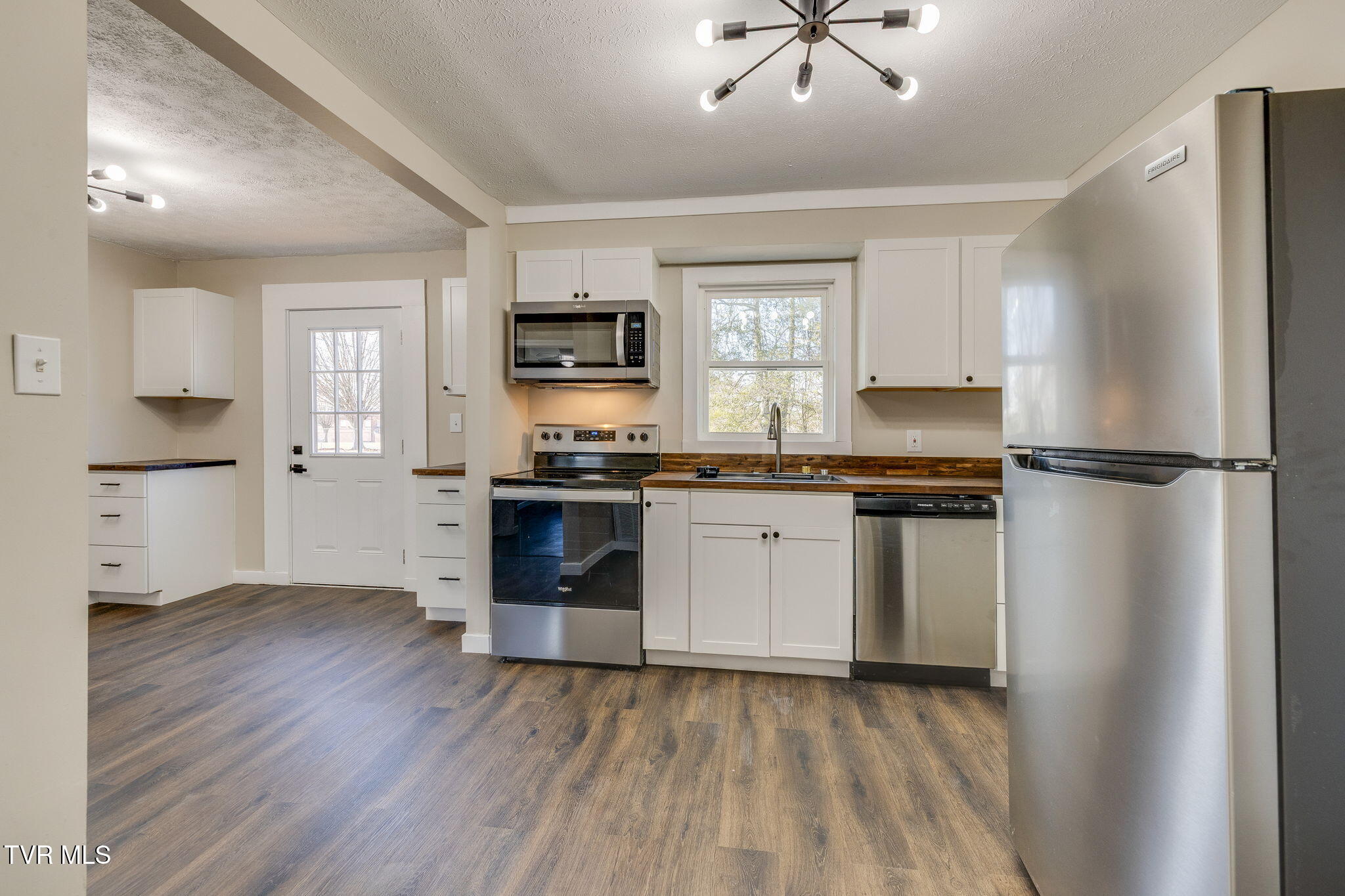 2404 Overlook Road Kingsport, TN 37664 - Photo 13 of 26 012