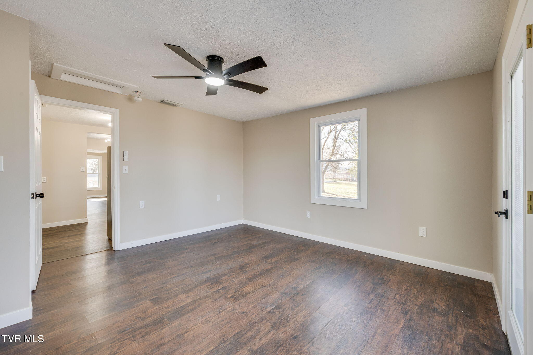 2404 Overlook Road Kingsport, TN 37664 - Photo 15 of 26 014