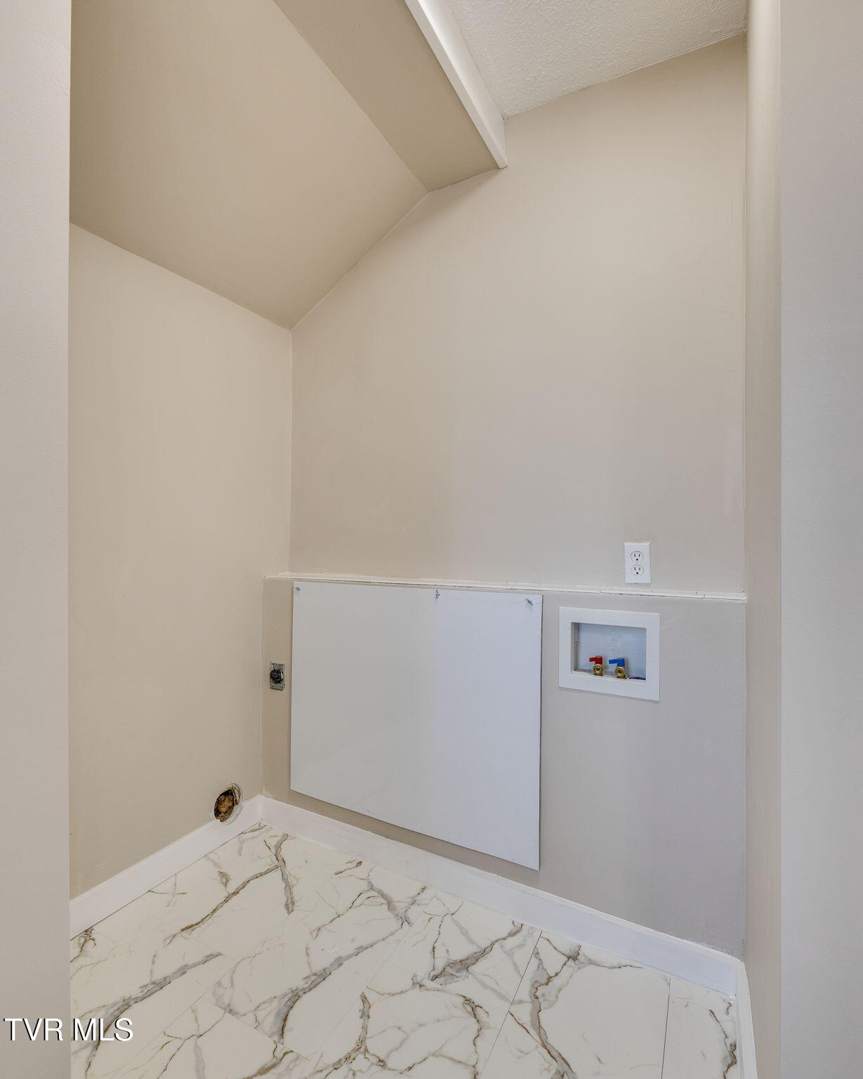 2404 Overlook Road Kingsport, TN 37664 - Photo 18 of 26 017