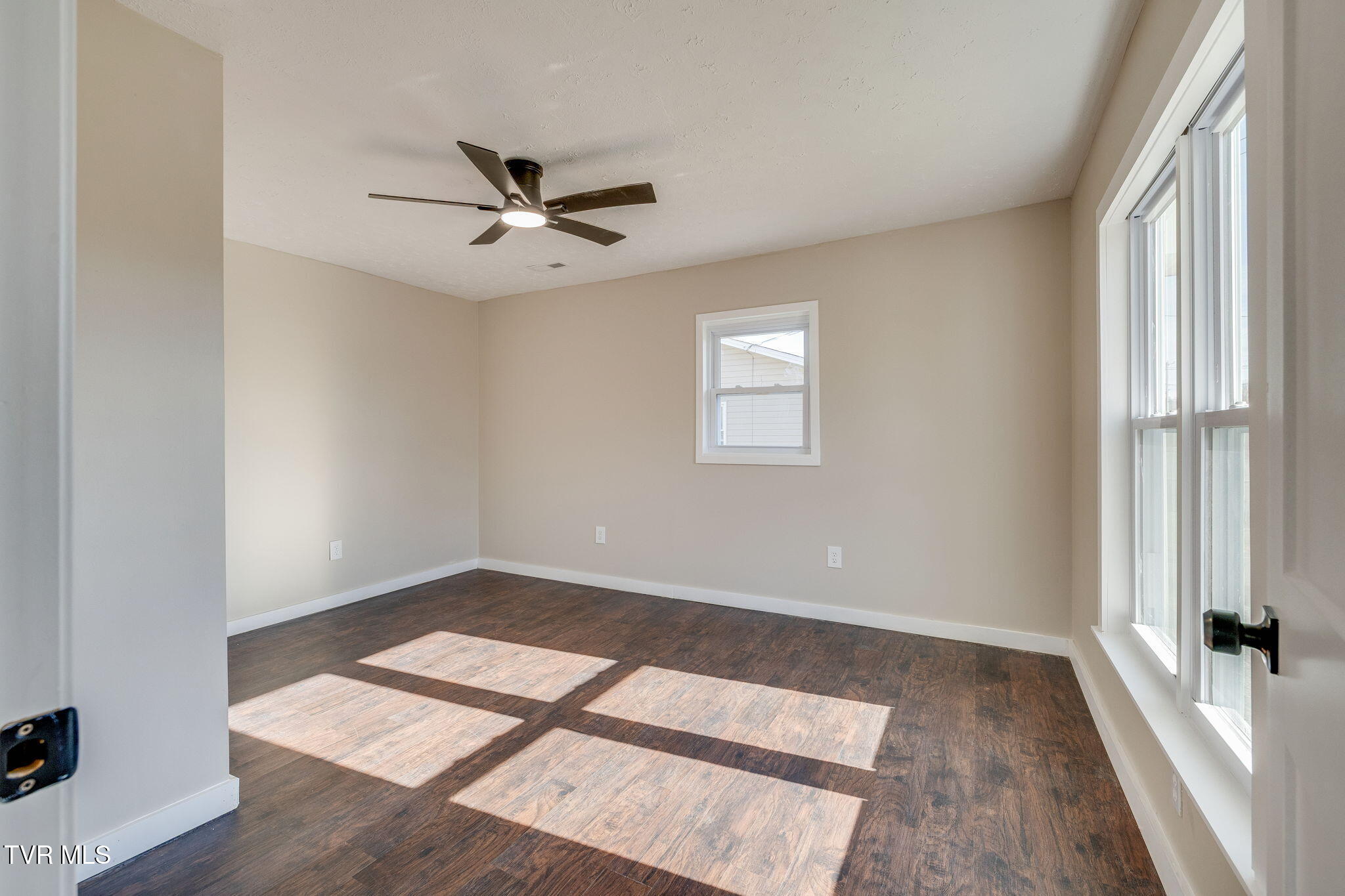 2404 Overlook Road Kingsport, TN 37664 - Photo 19 of 26 018