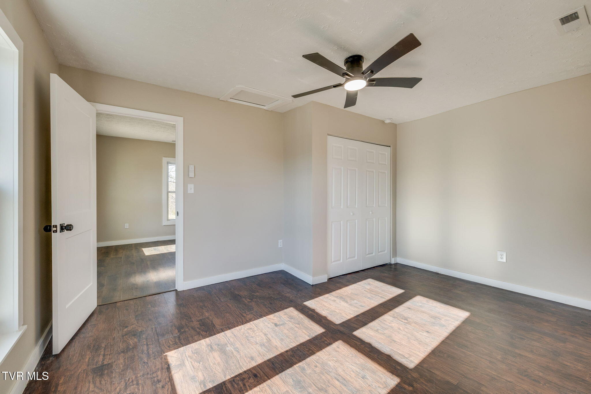 2404 Overlook Road Kingsport, TN 37664 - Photo 20 of 26 019