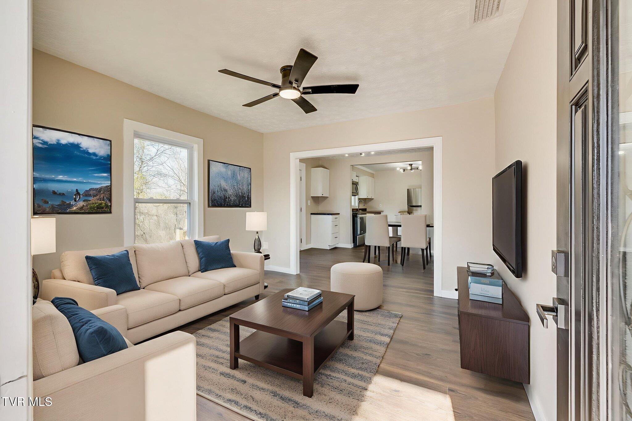 2404 Overlook Road Kingsport, TN 37664 - Photo 4 of 26 004 virtually staged