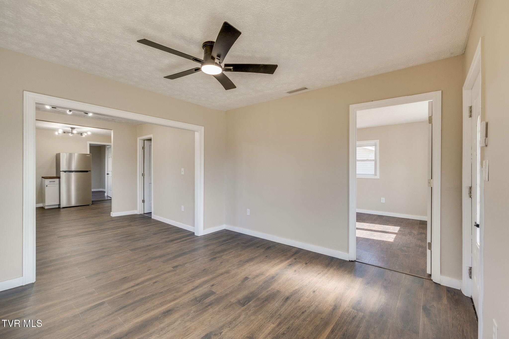 2404 Overlook Road Kingsport, TN 37664 - Photo 6 of 26 005