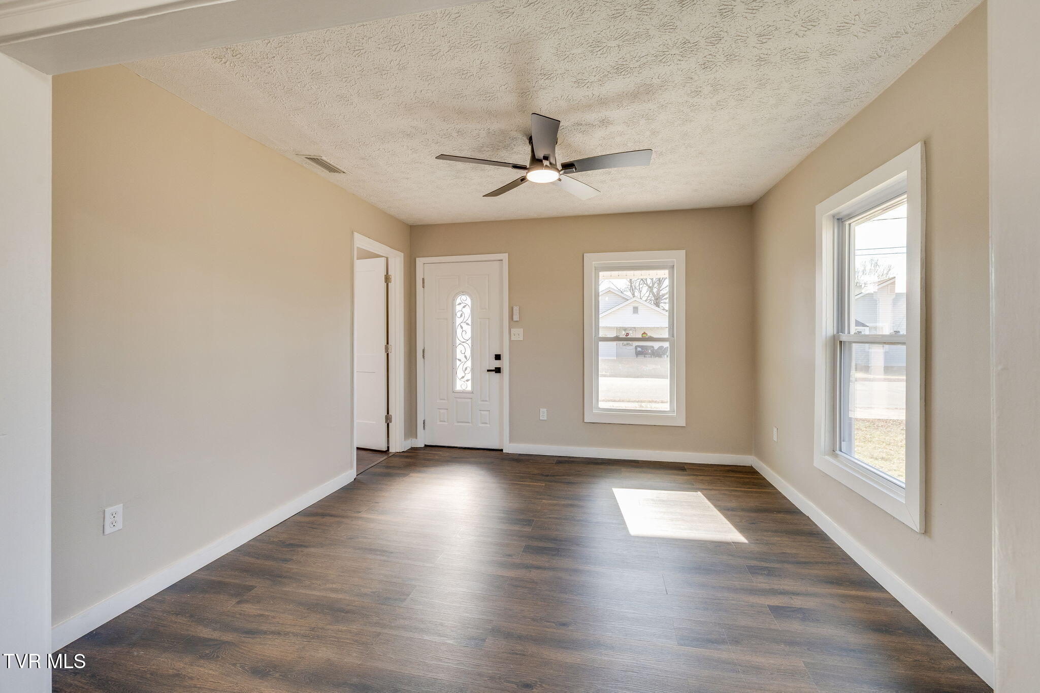 2404 Overlook Road Kingsport, TN 37664 - Photo 7 of 26 006