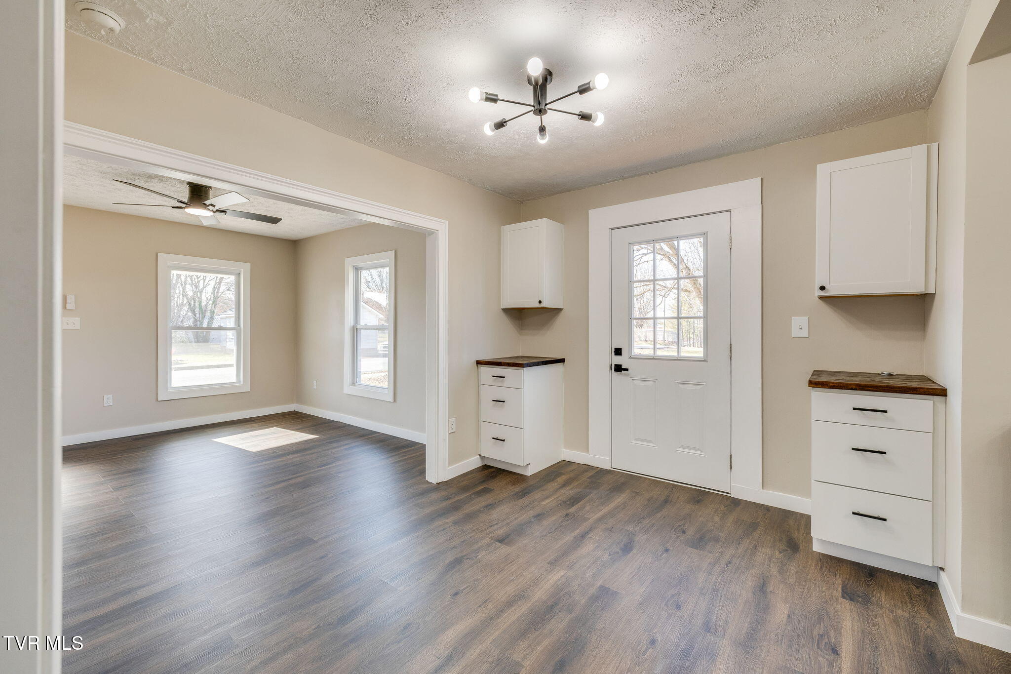 2404 Overlook Road Kingsport, TN 37664 - Photo 9 of 26 008