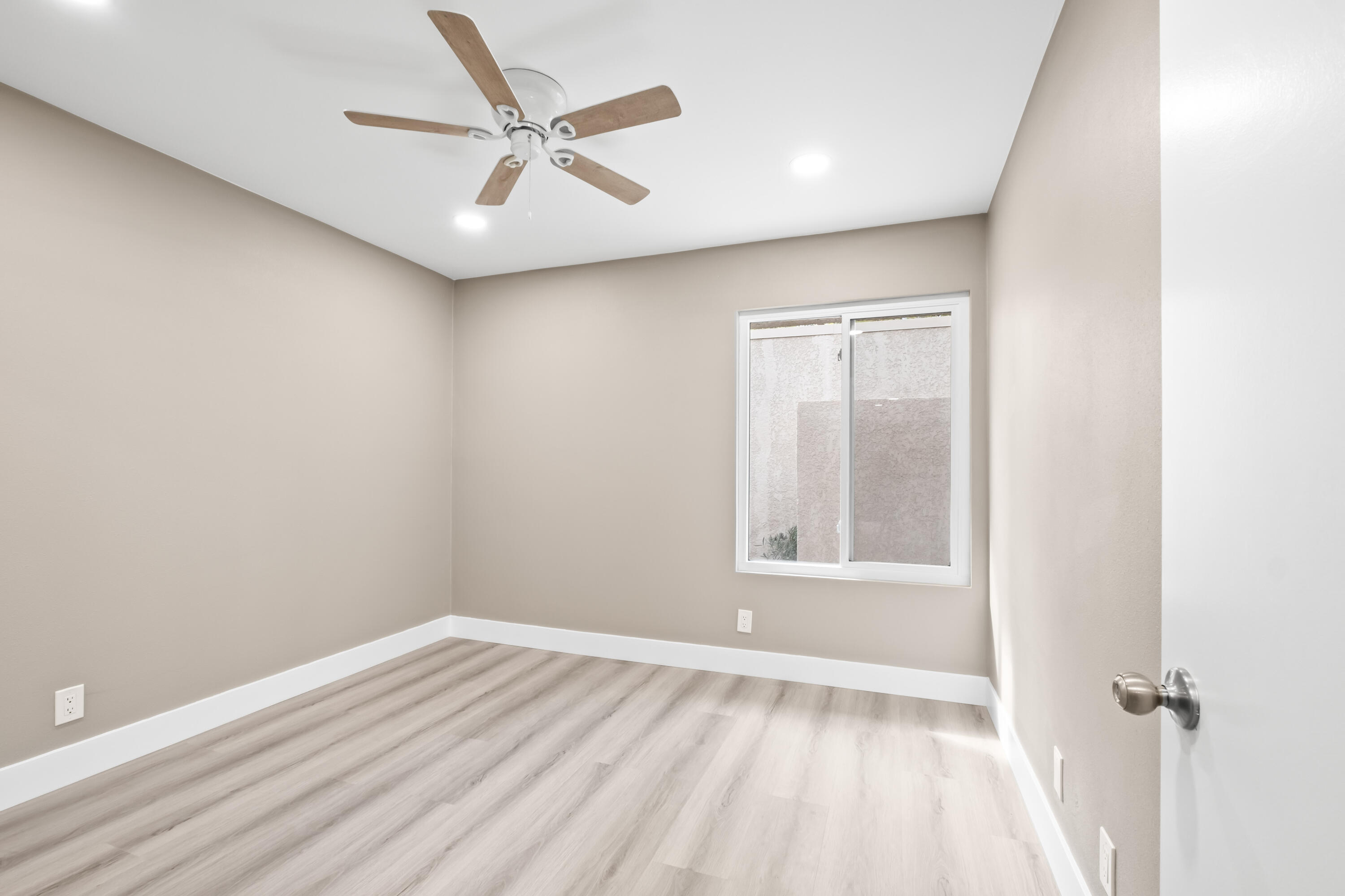 414 Bradshaw E Lane, Unit 64 Palm Springs, CA 92262 - Photo 15 of 23 Bradshaw Photos-25