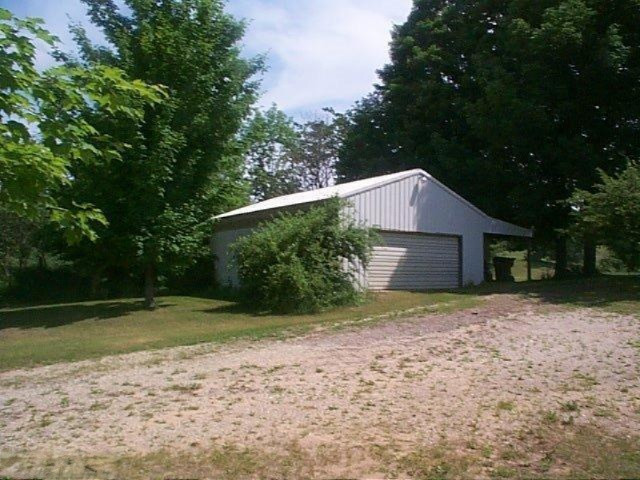 2020 North Saddler Road Luther, MI 49656 - Photo 30 of 34 Garage