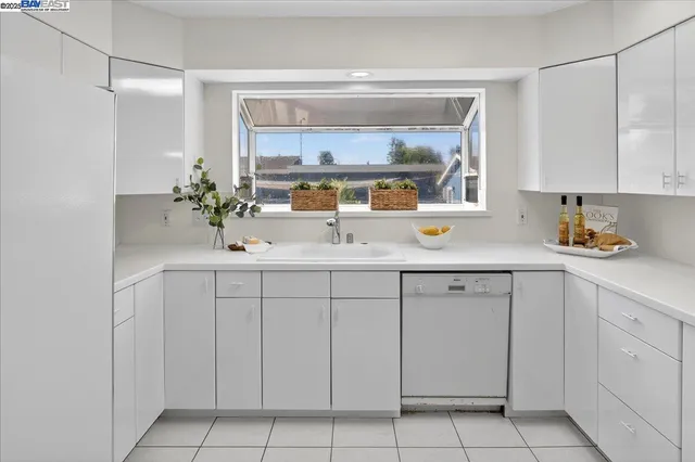 $940,000 | 19347 Parsons Avenue, Castro Valley, CA 94546