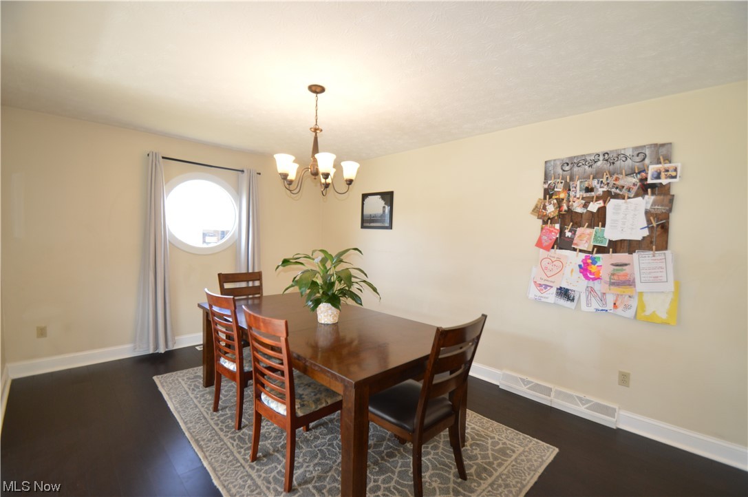 Eating area in kitchen.
