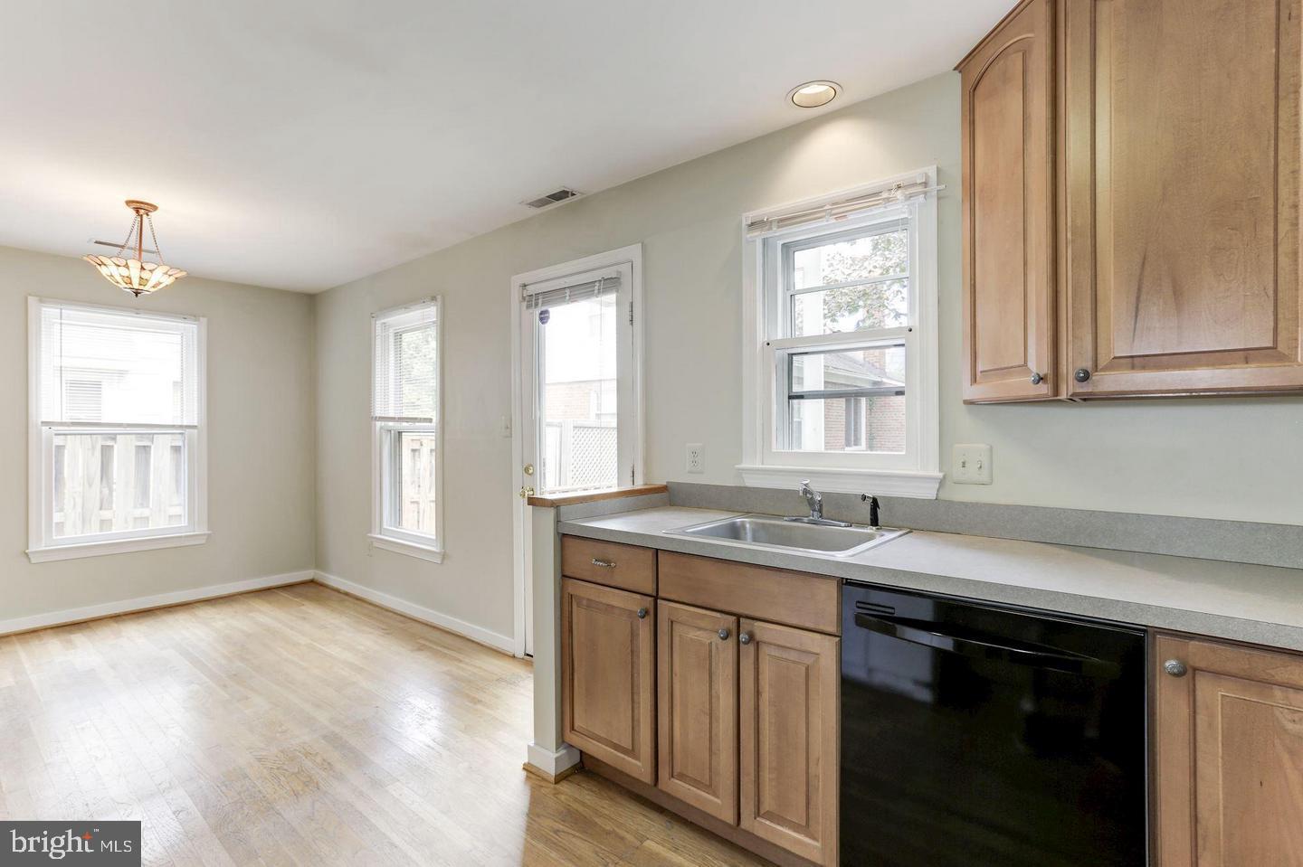 1759 North Cliff Street Alexandria, VA 22301 - Photo 11 of 28 Kitchen with access to Back Deck