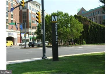 1759 North Cliff Street Alexandria, VA 22301 - Photo 26 of 28 3 metros within walk