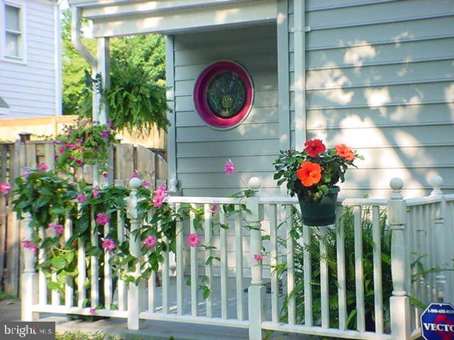 1759 North Cliff Street Alexandria, VA 22301 - Photo 4 of 28 Front Porch