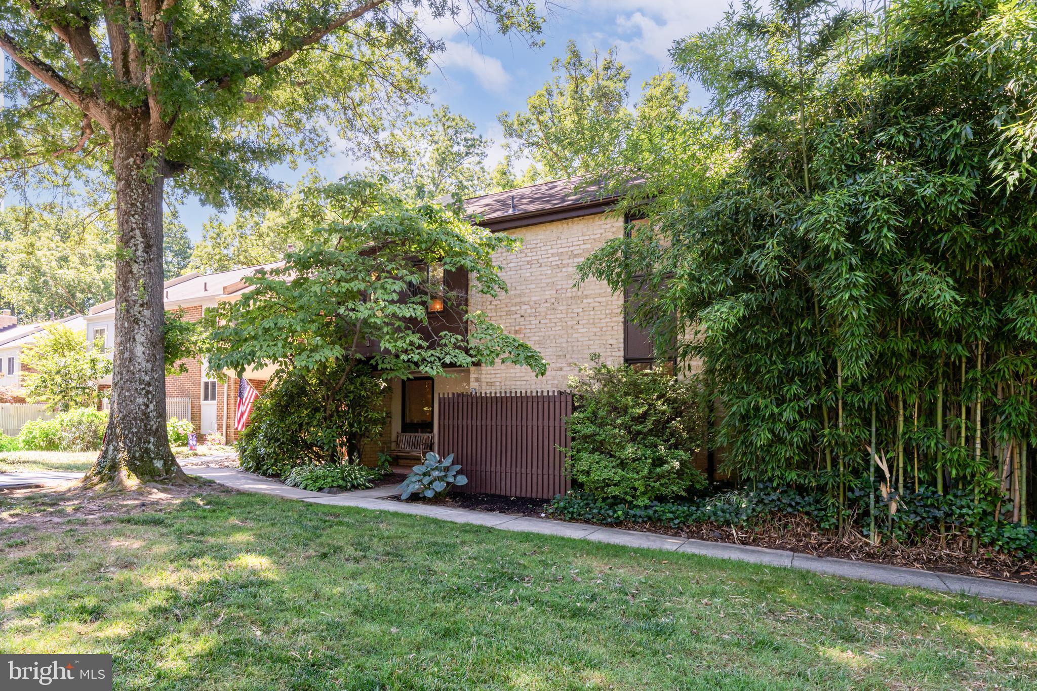 11073 Saffold Way Reston, VA 20190 - Photo 41 of 46 Exterior Front